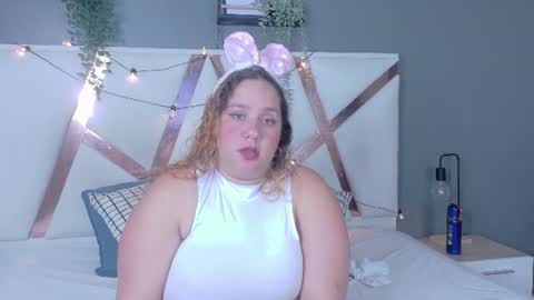 Snapshot of jenacooper__ chatting on 06/23/26, 02:53 Jena online show from 06/23/26, 02:53