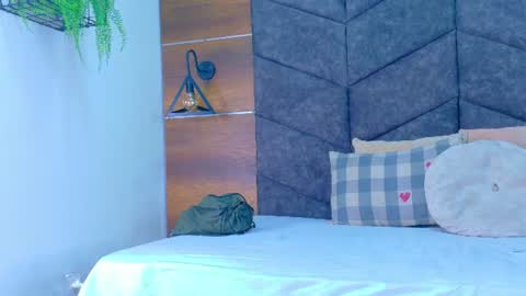 Snapshot of jenacooper__ chatting on 07/20/26, 01:42 Jena online show from 07/20/26, 01:42