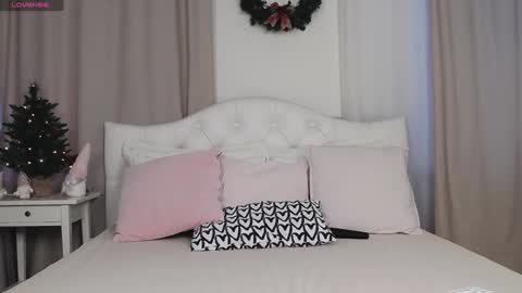 Snapshot of jenaloren chatting on 12/24/24, 03:49 Jena  dont forget to thumbs up your rating is so important to me  online show from 12/24/24, 03:49