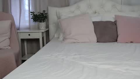 Snapshot of jenaloren chatting on 02/28/25, 06:32 Jena  dont forget to thumbs up your rating is so important to me  online show from 02/28/25, 06:32