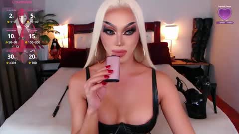 Snapshot of jenifers_body chatting on 06/12/26, 11:09 Queen Jenifer online show from 06/12/26, 11:09