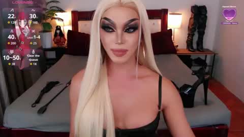 Snapshot of jenifers_body chatting on 07/20/26, 10:39 Queen Jenifer online show from 07/20/26, 10:39