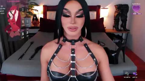 Snapshot of jenifers_body chatting on 07/25/26, 06:22 Queen Jenifer online show from 07/25/26, 06:22