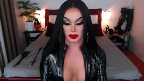 Snapshot of jenifers_body chatting on 08/07/26, 06:04 Queen Jenifer online show from 08/07/26, 06:04