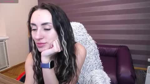 Kira online show from 02/12/26, 08:42