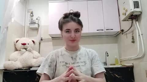 Jeniffer online show from 12/15/25, 09:08