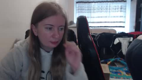 JenisAndPeter online show from 10/27/25, 07:45