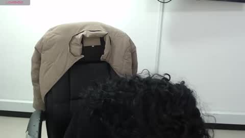 jenn online show from 09/23/25, 07:50