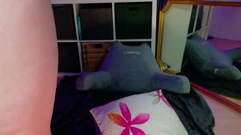 Snapshot of jenna_sxy19 chatting on 06/09/26, 01:12 jennasxy19 online show from 06/09/26, 01:12