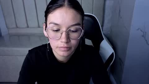 Snapshot of jenna_tx chatting on 10/16/25, 03:13 Online 800 to 1400 online show from 10/16/25, 03:13