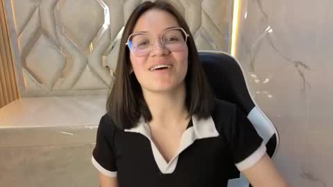 Snapshot of jenna_tx chatting on 10/23/25, 02:55 Online 800 to 1400 online show from 10/23/25, 02:55