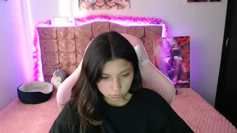 Snapshot of jennal_010 chatting on 12/19/24, 09:38 jennal_010 online show from 12/19/24, 09:38