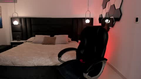 Jenna Olson  online show from 04/11/26, 10:30