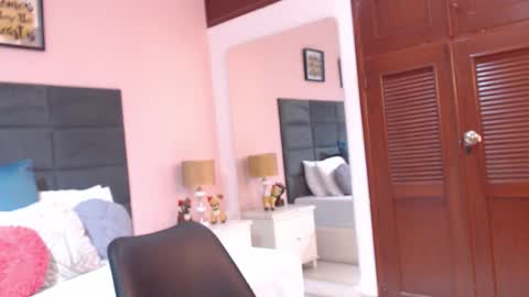 jenner_madison online show from 11/08/25, 10:04