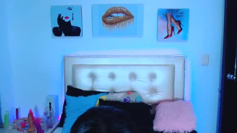 jenn online show from 01/05/25, 06:24