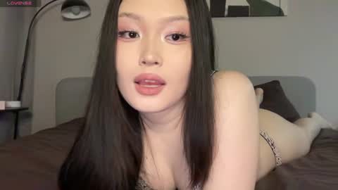 Snapshot of jennie_yung chatting on 07/17/26, 12:28 jennie_yung online show from 07/17/26, 12:28
