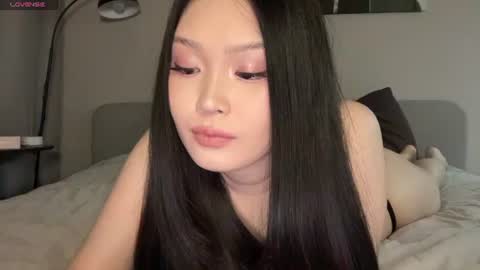 Snapshot of jennie_yung chatting on 07/17/26, 11:20 jennie_yung online show from 07/17/26, 11:20