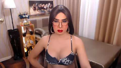 Snapshot of jenniegarcia chatting on 04/26/26, 04:48 jenniegarcia online show from 04/26/26, 04:48