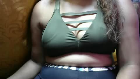 Snapshot of jenniella chatting on 02/22/25, 07:58 jenniella online show from 02/22/25, 07:58