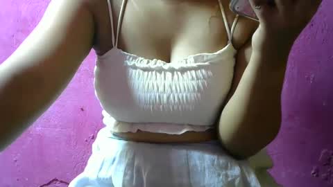 Snapshot of jenniella chatting on 02/24/25, 06:49 jenniella online show from 02/24/25, 06:49