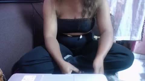 Snapshot of jenniella chatting on 09/11/25, 10:59 jenniella online show from 09/11/25, 10:59