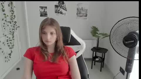Snapshot of jenniestar chatting on 06/22/26, 03:20 Karla online show from 06/22/26, 03:20