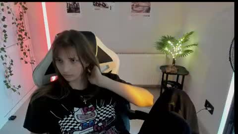 Snapshot of jenniestar chatting on 07/10/26, 03:58 Karla online show from 07/10/26, 03:58