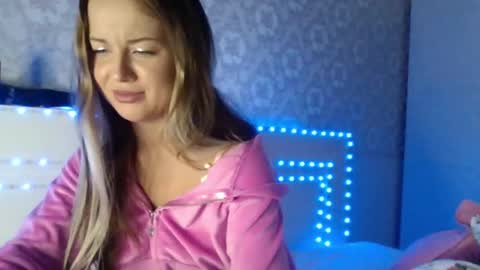 Jennifer online show from 01/26/25, 06:16