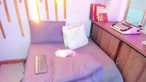 Jennifer vega  online show from 09/24/25, 12:47