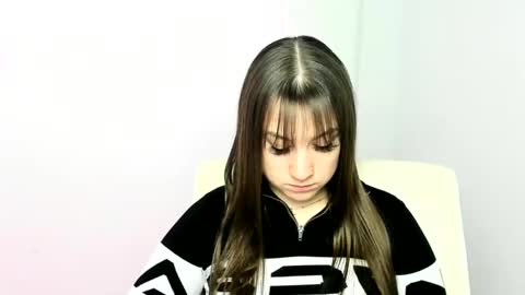 Jennifer online show from 01/28/25, 12:22