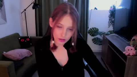 jenniferkiim online show from 10/15/25, 12:05