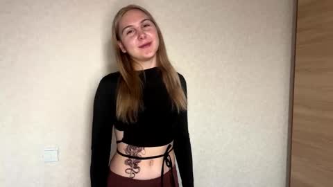 Emilia online show from 10/08/25, 02:04