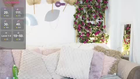 Snapshot of jenny_roberts96 chatting on 02/14/25, 12:19 Jenny Roberts online show from 02/14/25, 12:19