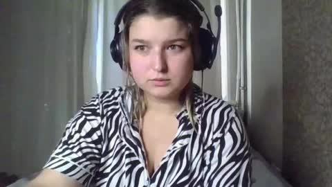 jenny_smitx online show from 10/19/25, 07:42