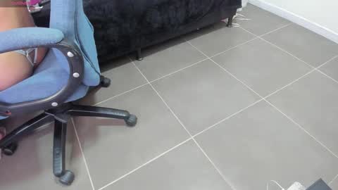 jenny_stark online show from 10/31/25, 11:22