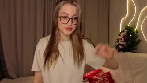 Snapshot of jennyauna chatting on 01/12/26, 04:50 Lora online show from 01/12/26, 04:50