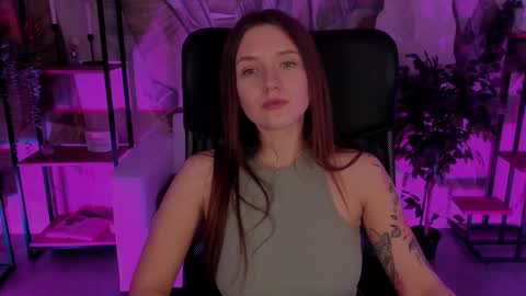 Snapshot of jennydens chatting on 12/18/24, 08:42 Jenny NO Nude online show from 12/18/24, 08:42