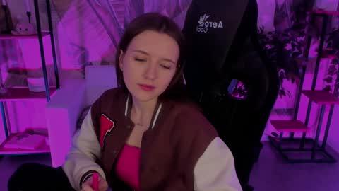 Snapshot of jennydens chatting on 12/21/24, 03:03 Jenny NO Nude online show from 12/21/24, 03:03