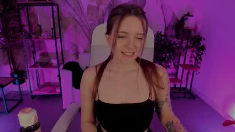 Snapshot of jennydens chatting on 03/10/25, 08:15 Jenny NO Nude online show from 03/10/25, 08:15