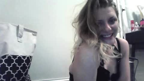 Snapshot of jennyisasquirter chatting on 01/07/26, 11:18 jennyisasquirter online show from 01/07/26, 11:18