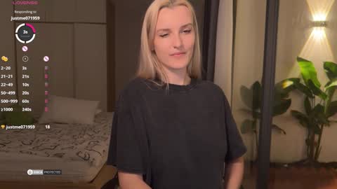 Snapshot of jennytime chatting on 12/19/24, 04:35 Jen online show from 12/19/24, 04:35