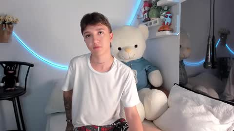 jero independent model online show from 03/19/26, 07:56