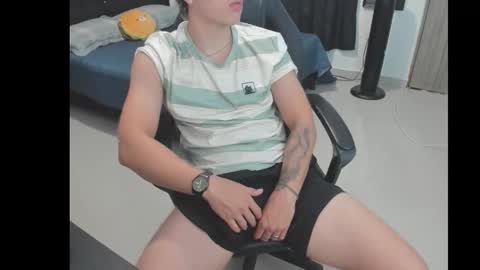 Snapshot of jeroo__ chatting on 12/18/25, 10:27 jeroo__ online show from 12/18/25, 10:27