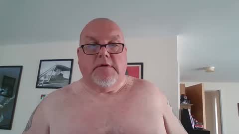 Snapshot of jerseyhammer01 chatting on 09/28/25, 07:47 Harry online show from 09/28/25, 07:47