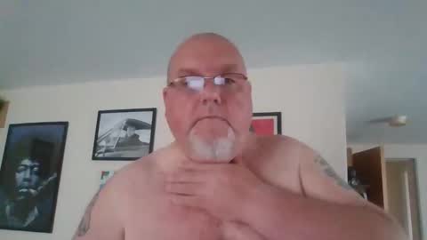 Snapshot of jerseyhammer01 chatting on 10/09/25, 08:01 Harry online show from 10/09/25, 08:01