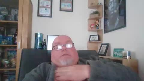 Snapshot of jerseyhammer01 chatting on 10/18/25, 08:59 Harry online show from 10/18/25, 08:59