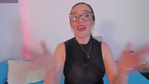 Snapshot of jess1ca_herrera chatting on 04/28/26, 09:53 jessica herreraToday I will be your devil and you my victim online show from 04/28/26, 09:53