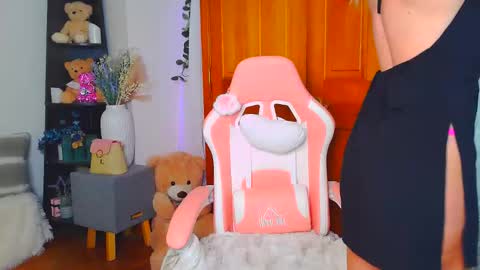 Snapshot of jessabelle_diamond chatting on 06/10/26, 01:32 Jessabelle Diamond online show from 06/10/26, 01:32