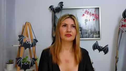 bella  adams online show from 10/27/25, 10:03