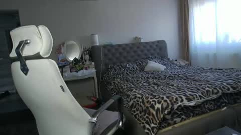 Maria online show from 12/04/25, 12:03